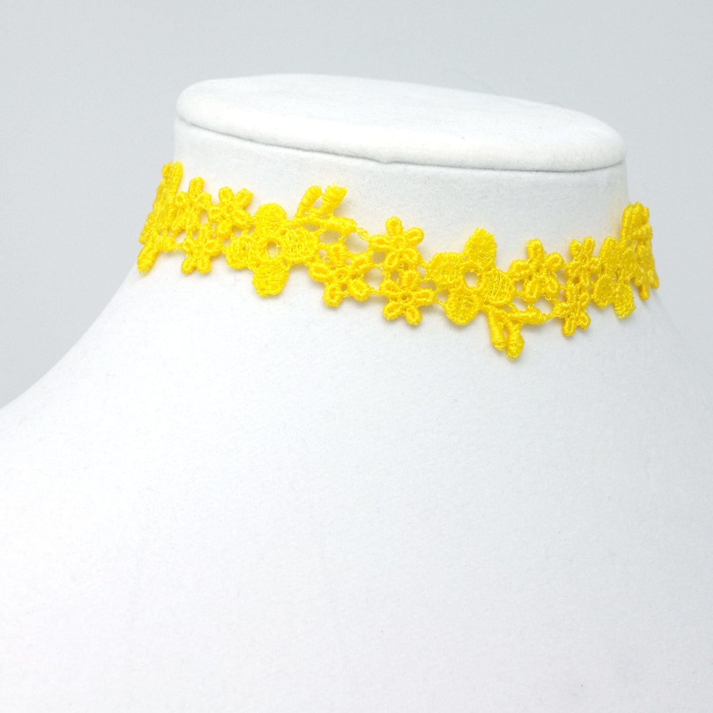 Astrid Daisy Lace Choker in Lemon Yellow