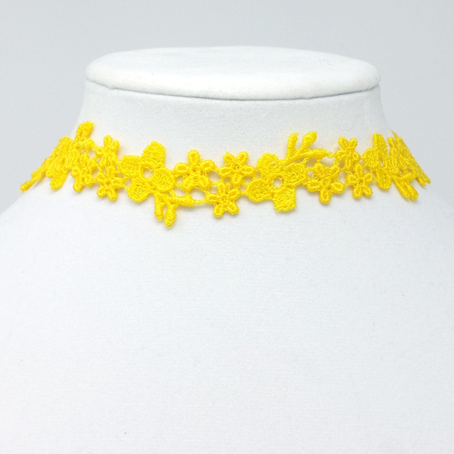 Astrid Daisy Lace Choker in Lemon Yellow