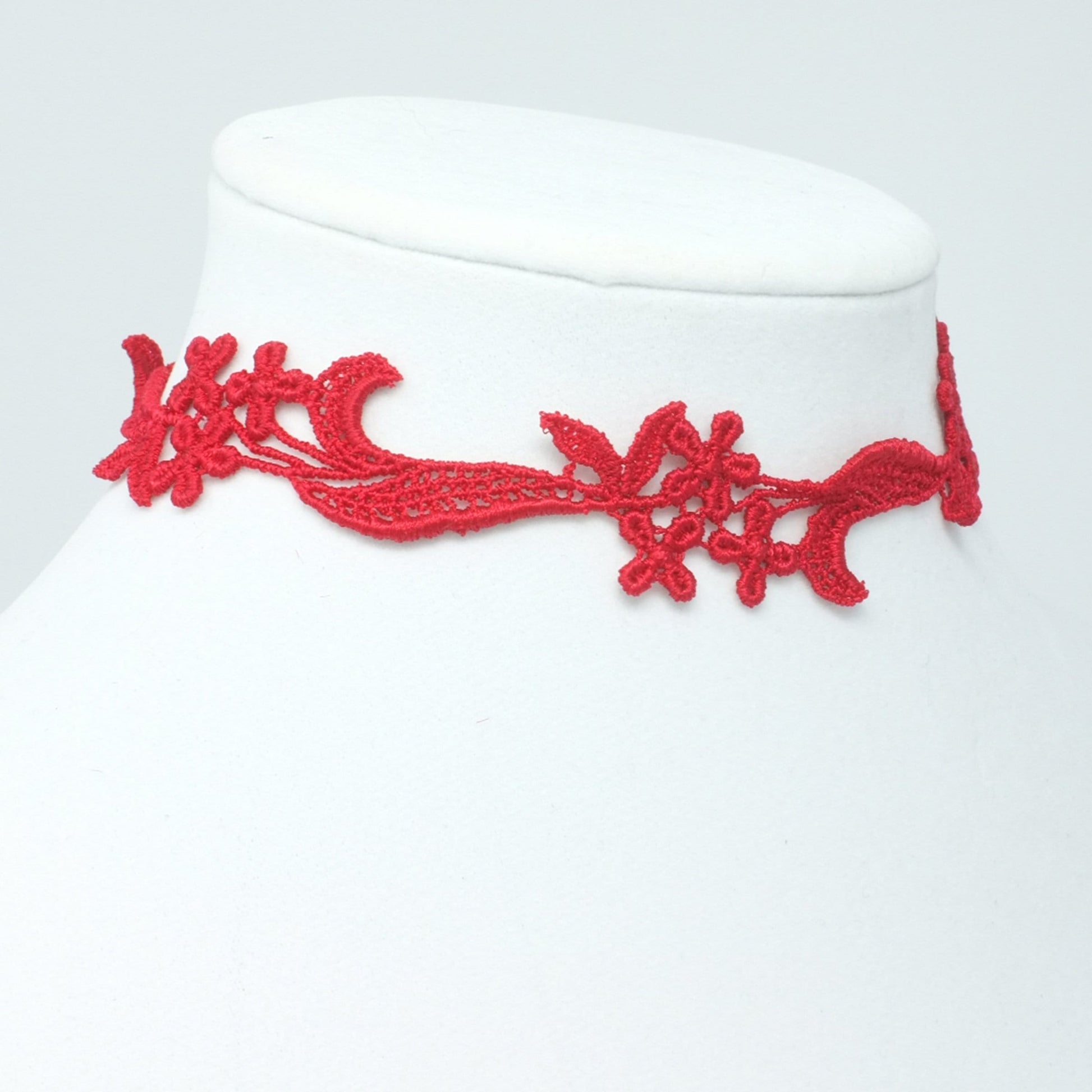Red Sophia Lace Choker with clasp clousure