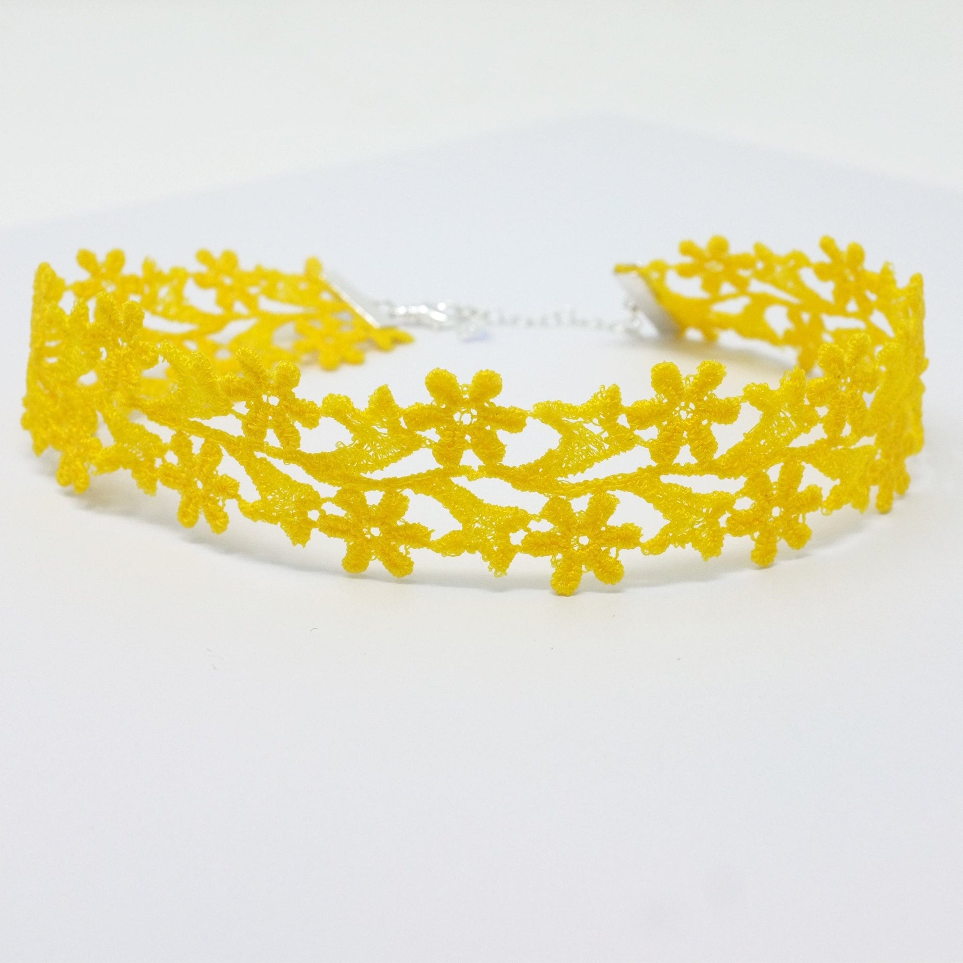 1 inch wide choker with yellow flowers